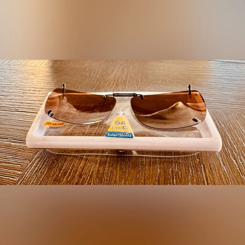 New Unisex Clip on polarized scratch resistant sunglasses with UVA/UVB protectio